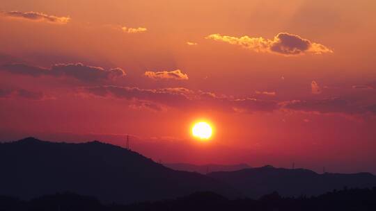 群山日落延时唯美乡村夕阳黄昏傍晚天空云朵