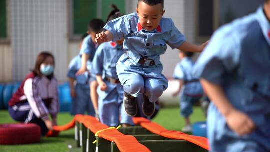 幼儿园红色教育训练--跳跃障碍