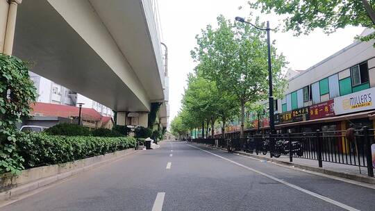 上海封城中的现状街道