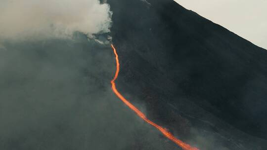 航拍冰岛活火山 岩浆涌动