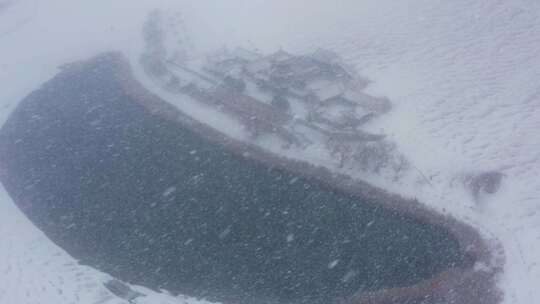 敦煌鸣沙山月牙泉冬天雪景航拍