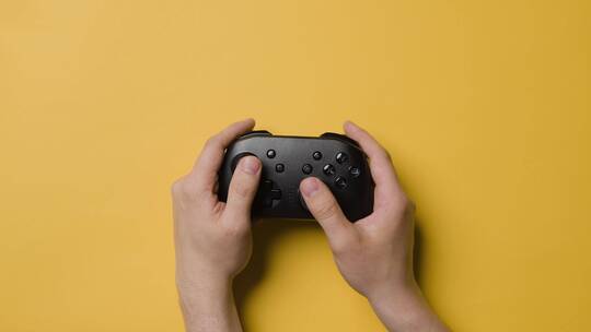 手使用视频游戏控制器视频素材模板下载