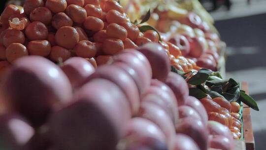 云南德宏中缅边境商贸街边集市水果商品视频素材模板下载