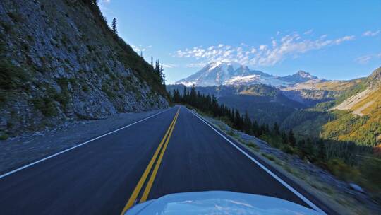 汽车驾驶视角大山深处旅行行车记录风景旅游