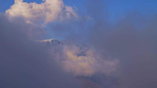 川西贡嘎雪山日照金山HDR