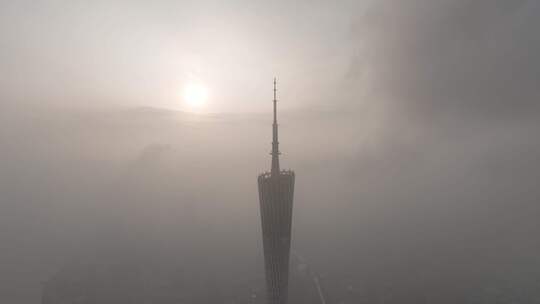 广州塔云雾清晨阳光雨后天气日出极端天气视频素材模板下载