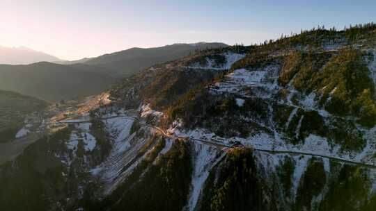 云南香格里拉雪山公路视频素材模板下载