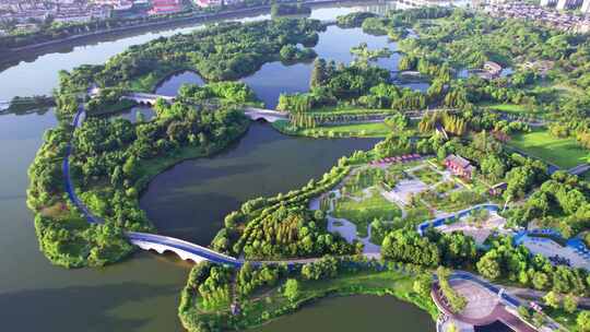 四川眉山东坡城市湿地公园城市风光日落航拍