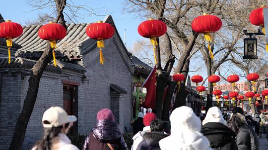 北京春节热闹的街景游客