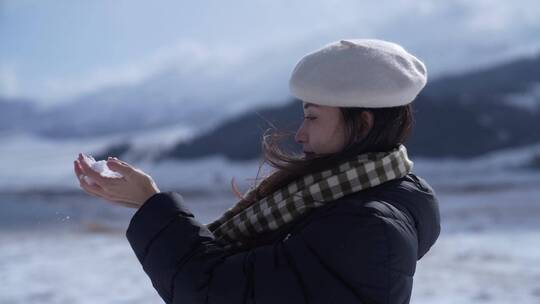 手捧雪花