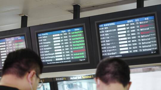 机场大厅航班信息LED电子显示屏视频素材模板下载