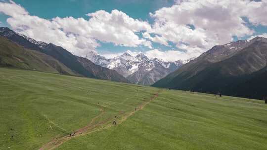 壮美中国4k航拍延时雪山湖泊草地