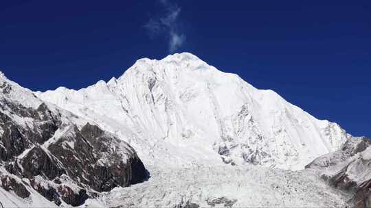 川西甘孜海螺沟方向观看的贡嘎雪山单镜头