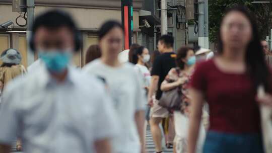 人流 过马路 人群 背影 斑马线