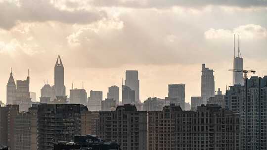 中国上海城市建筑丁达尔光线白云延时