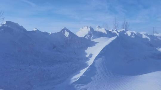 内蒙古草原雪景国道旁风吹雪白毛风