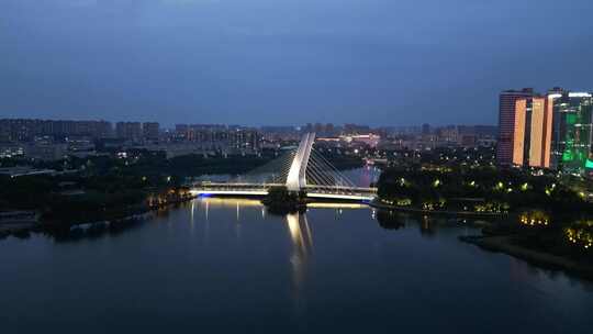 航拍河南郑州龙子湖公园龙子湖大桥夜景