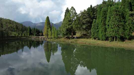 信宜钱排鹿湖顶航拍，高山湖泊，森林大山