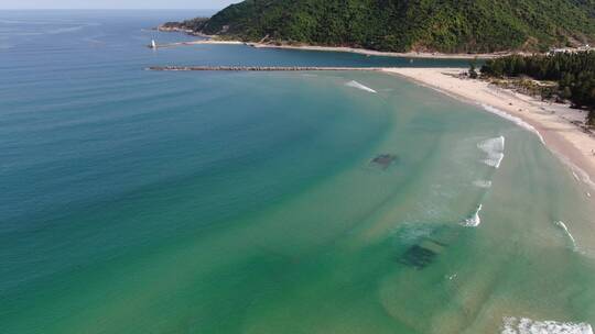 夏日午后的三亚后海海浪