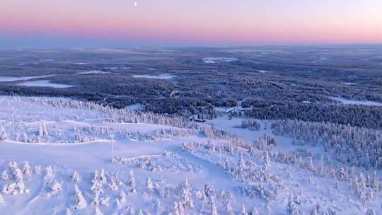 航拍雪山森林雪景滑雪场蓝天白云