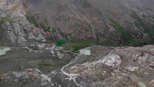 航拍川西沙鲁里山脉加拉本森峰山区风光