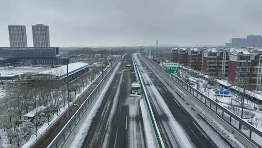 公路扫雪 扫雪车扫雪 扫雪车  雪天扫雪