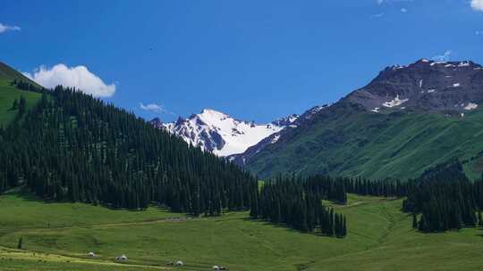 蓝天白云山峰草地自然风景新疆伊犁风光