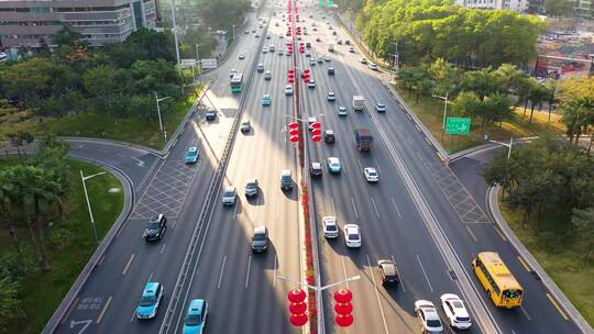 清晨城市车流街道