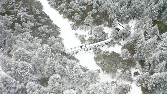 航拍雪山雪景