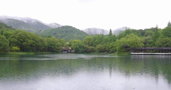 江南春天下雨杭州西湖泸晧湾空镜