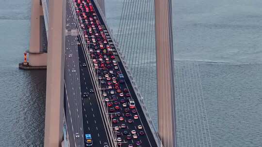 深中通道国庆假期返程高峰车流