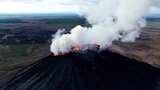 火山喷发壮观景象，烟雾缭绕火光冲天高清在线视频素材下载