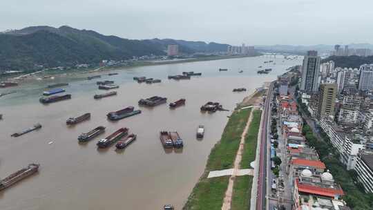 航拍内河货运码头繁忙景象广西梧州西江