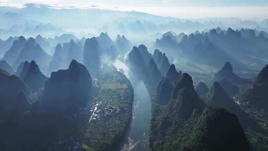 航拍桂林漓江山水风光雄伟壮阔的群山