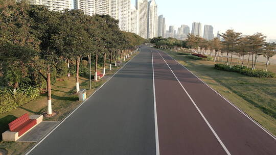 厦门环东海域彩虹跑道和高层建筑航拍