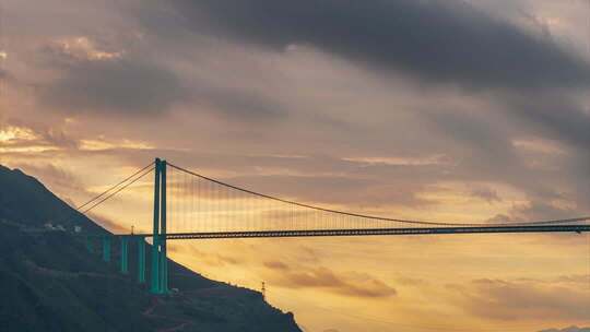 贵州安顺花江峡谷大桥日出霞光延时摄影