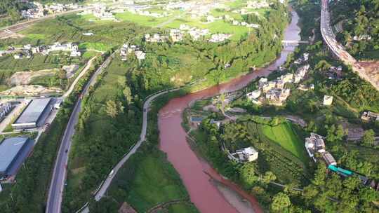 漾濞航拍河流和公路的村庄