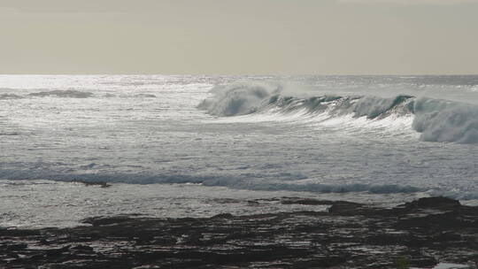 海边的巨浪