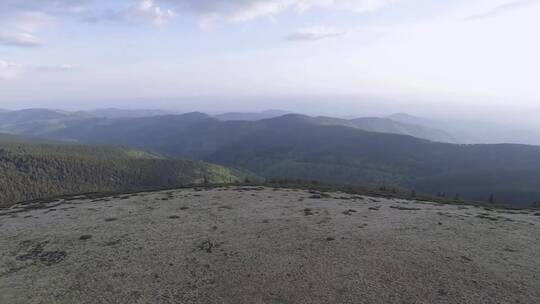 航拍山谷唯美全景