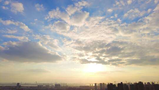 城市夕阳西下蓝天白云延时风景视频素材