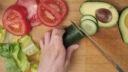 woman-slicing-vegetables