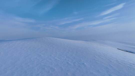 广阔无垠的雪原丘陵风光