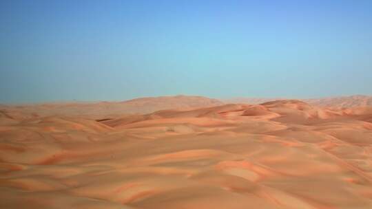 壮丽的沙漠沙丘景观