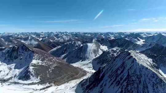 西藏索县亚拉山口高原雪山群风景航拍4K