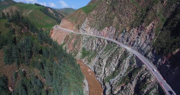 航拍汽车行驶在险峻盘山公路