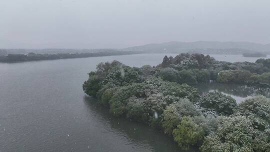 航拍西湖大雪