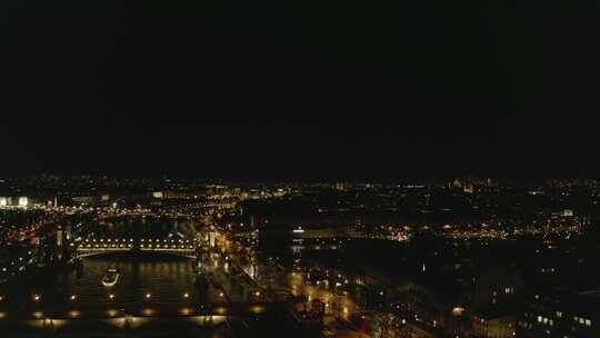 巴黎在夜空中闪耀