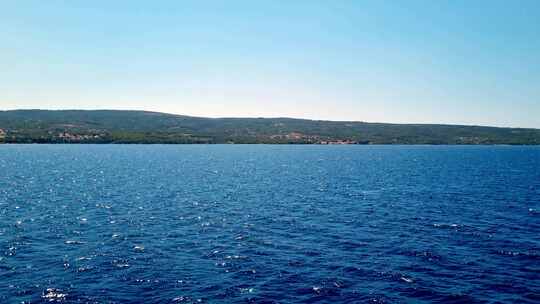 从轮渡船从布拉克岛到克罗地亚斯普利特的壮丽景色