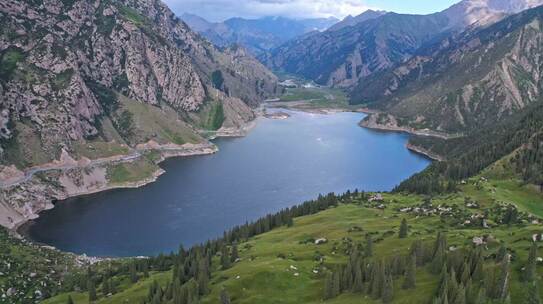 航拍自然风光森林山川湖泊新疆天池