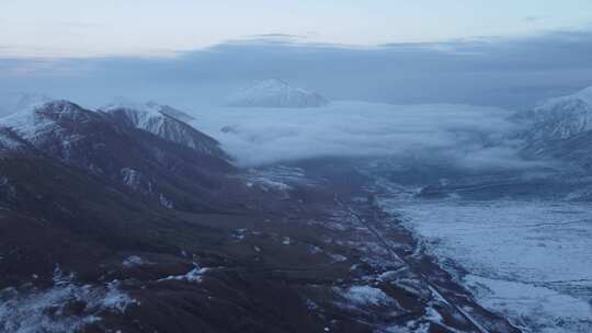 青海拉脊山冬日雪山傍晚航拍4K视频